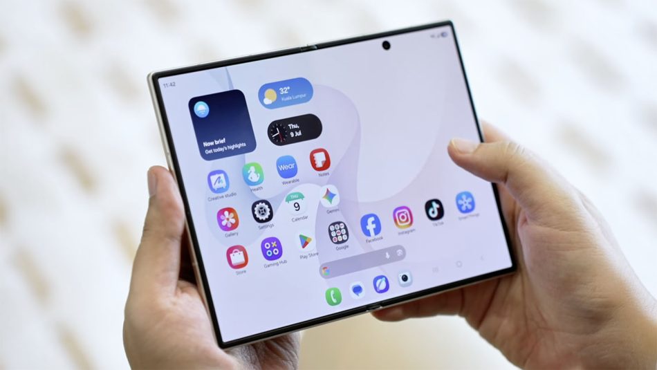 Image from: 10 Perkara Menarik & Mengecewakan Samsung Galaxy Z Fold8 dan Z Flip8