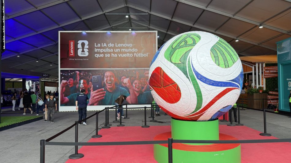 Image from: Teknologi Referee View Lenovo Dapat Sambutan Di Piala Dunia – Ubah Cara Menonton Bola Sepak