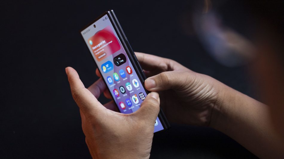 Image from: Ulasan Samsung Galaxy Z Fold8 Ultra – Macam Lain Tapi Sama, Macam Sama Tapi Lain
