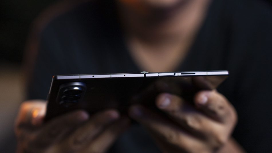 Image from: Ulasan Samsung Galaxy Z Fold8 Ultra – Macam Lain Tapi Sama, Macam Sama Tapi Lain
