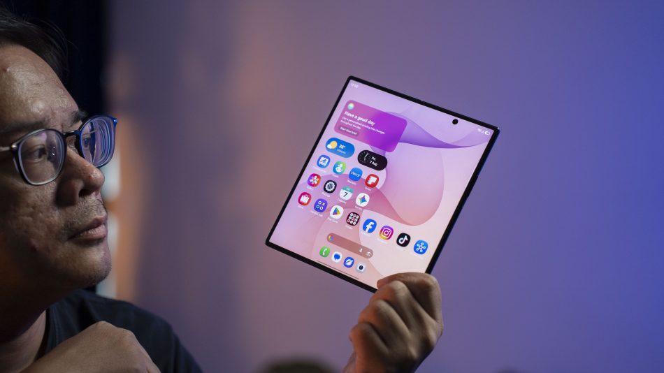 Image from: Ulasan Samsung Galaxy Z Fold8 Ultra – Macam Lain Tapi Sama, Macam Sama Tapi Lain