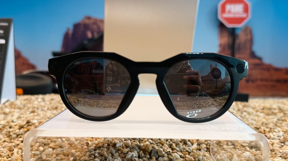 Image from: Carmin Mata Pintar Oakley Meta HSTN Dan Vanguard Boleh Didapati Di Malaysia Bermula Harga RM2069