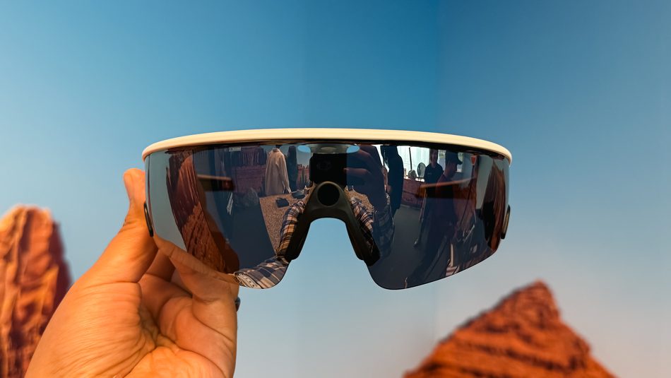 Image from: Carmin Mata Pintar Oakley Meta HSTN Dan Vanguard Boleh Didapati Di Malaysia Bermula Harga RM2069