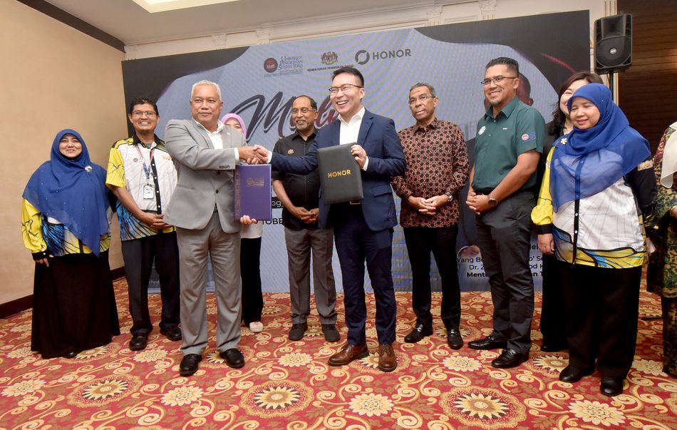 Image from: Honor Malaysia Dan UPSI Berganding Bahu Melahirkan Bakat Baharu Dalam Bidang AI