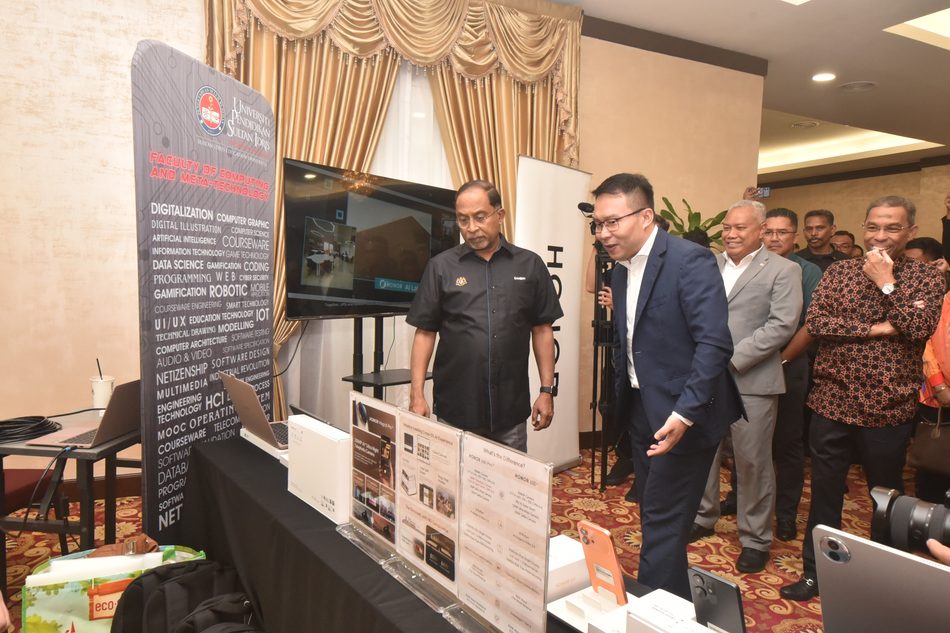 Image from: Honor Malaysia Dan UPSI Berganding Bahu Melahirkan Bakat Baharu Dalam Bidang AI