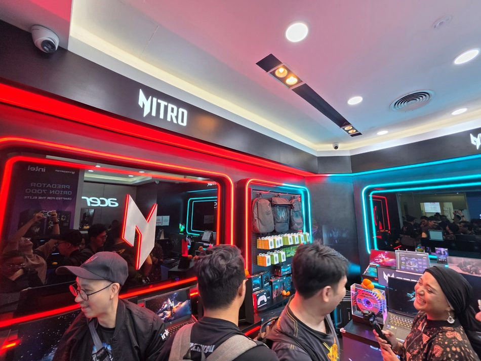 Image from: Kedai Konsep Predator Store Dibuka Di Plaza Low Yat, Beserta Kemaskini Komputer Gaming Predator Orion 7000