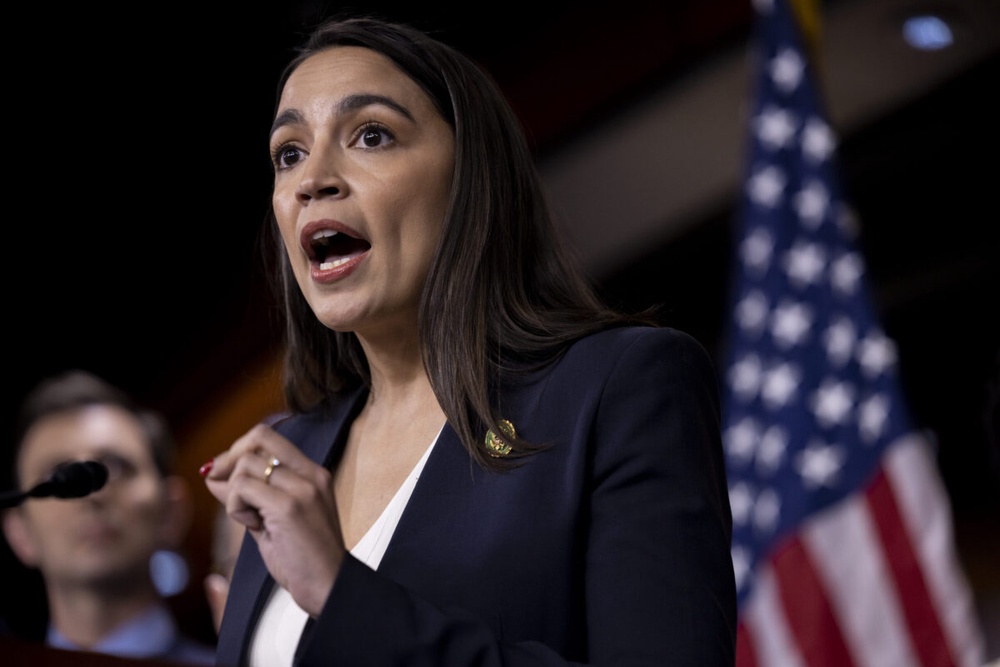 New Yorkers Shout At AOC Over Border Crisis, Ukraine War During Chaotic ...