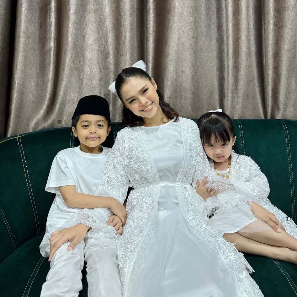 Image from: Bella Astillah : Biodata, Kerjaya, Keluarga & Pertunangan