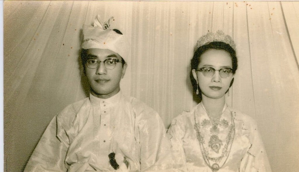 Image from: Biodata Tun Dr Hasmah: Mengenang Jasa & Kisah Hidup Ikon Wanita Malaysia