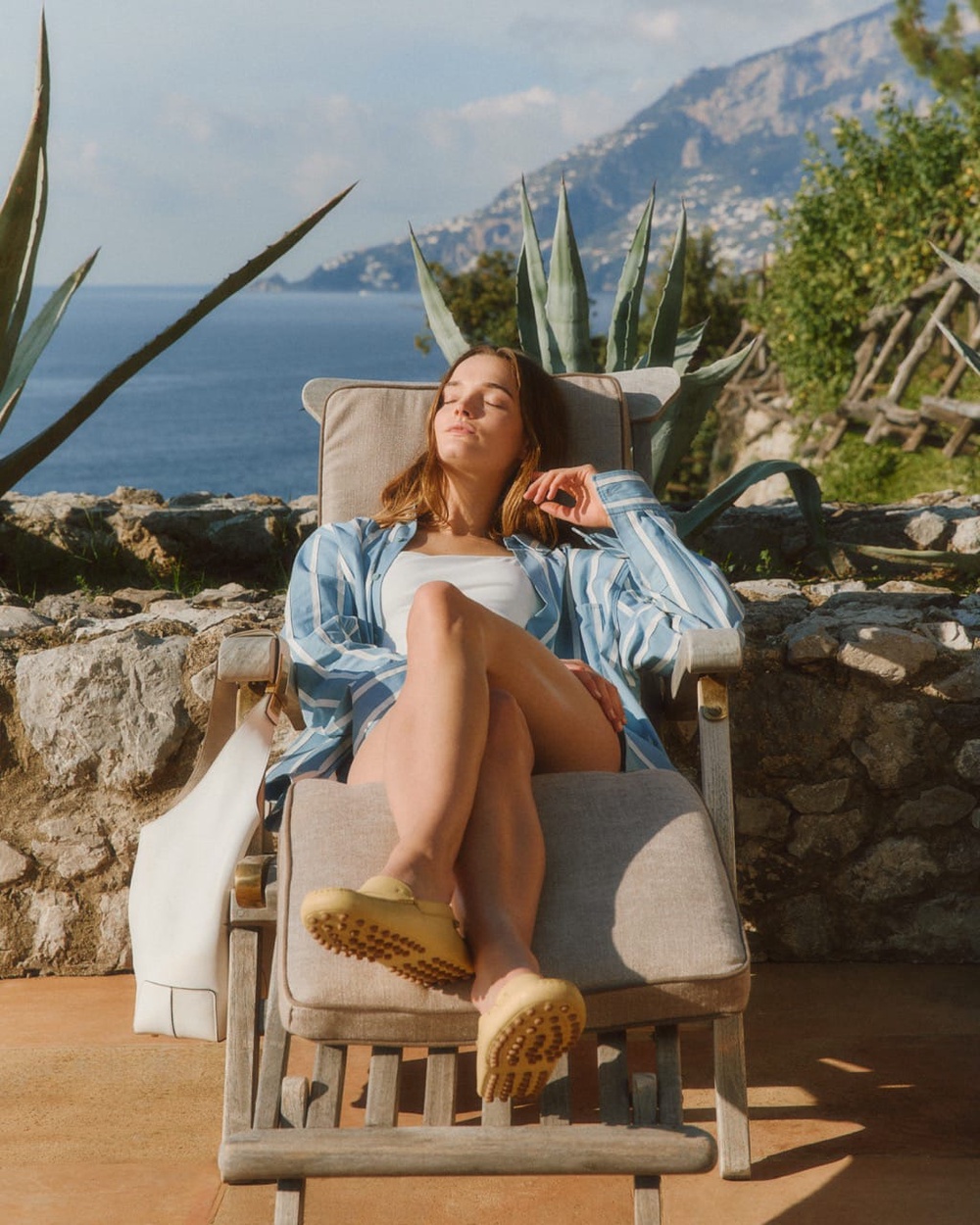 Tod's pays homage to la dolce vita for Spring/Summer 2026, taking leather and silk to  new heights of breezy coastal chic. 