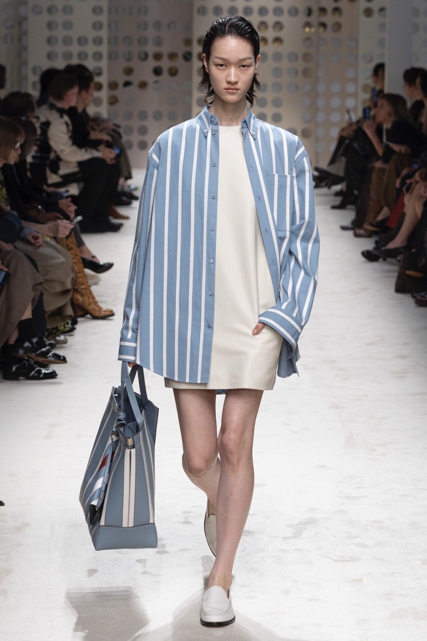 Tod's pays homage to la dolce vita for Spring/Summer 2026, taking leather and silk to new heights of breezy coastal chic.