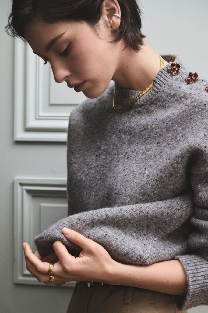 Image from: Chanel’s Coco Crush Collection Evolves With Gracie Abrams As Its Newest Muse