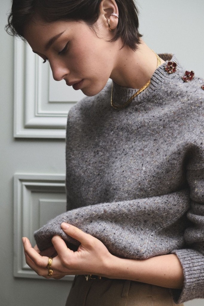 Image from: Chanel’s Coco Crush Collection Evolves With Gracie Abrams As Its Newest Muse