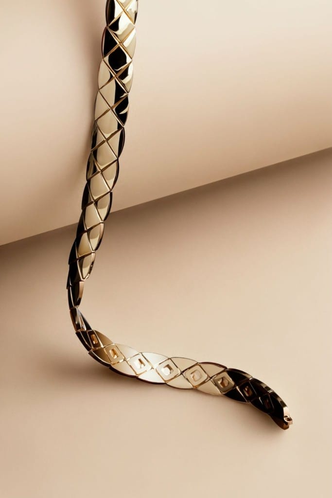 Image from: Chanel’s Coco Crush Collection Evolves With Gracie Abrams As Its Newest Muse