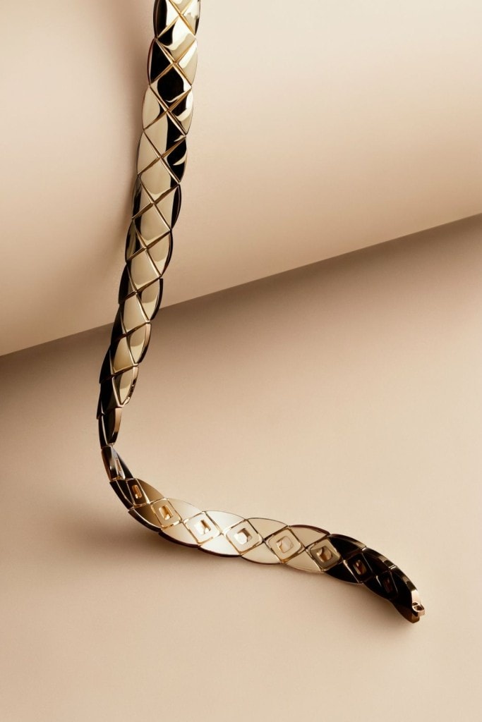 Image from: Chanel’s Coco Crush Collection Evolves With Gracie Abrams As Its Newest Muse