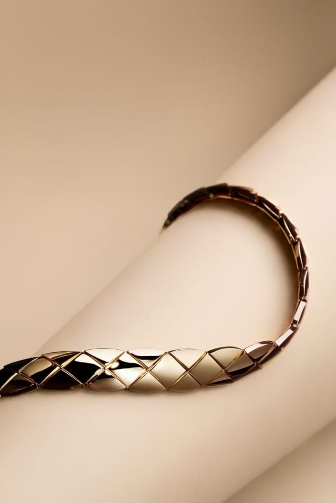 Image from: Chanel’s Coco Crush Collection Evolves With Gracie Abrams As Its Newest Muse