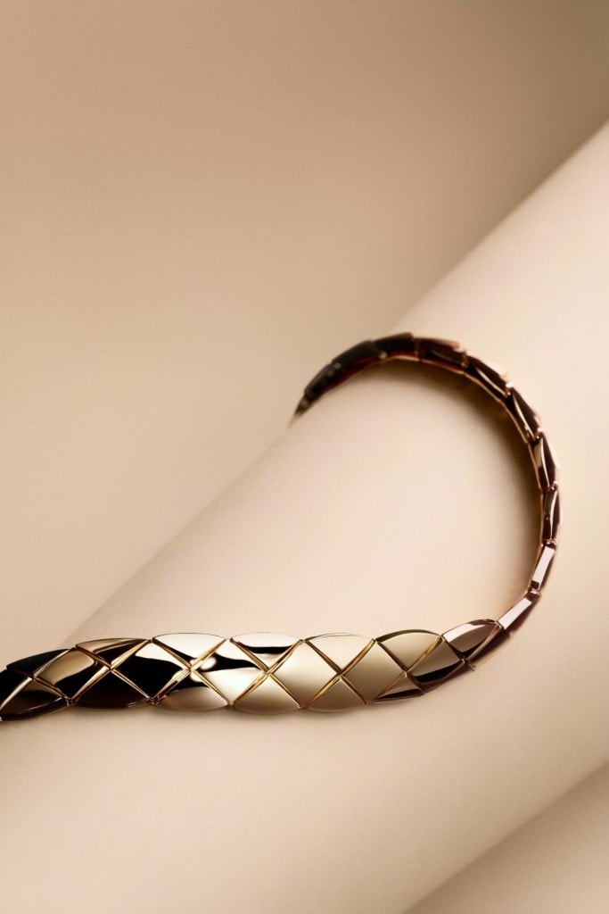 Image from: Chanel’s Coco Crush Collection Evolves With Gracie Abrams As Its Newest Muse