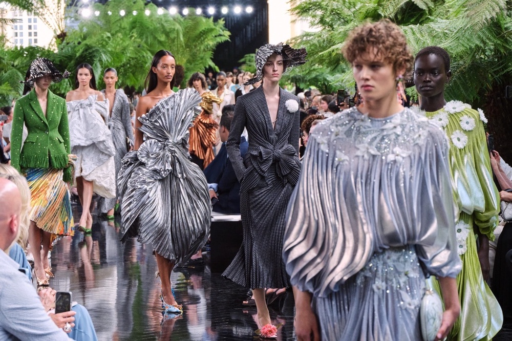 Image from: Jean Paul Gaultier, Robert Wun, and More: Here Are the Highlights From Paris Haute Couture Week Fall/Winter 2026