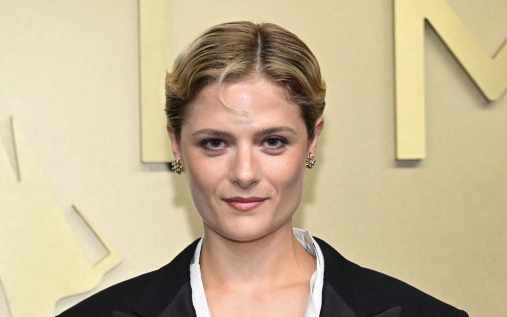 Image from: How These Stars Mastered Subtle Glamour At The 2026 Emmy Awards
