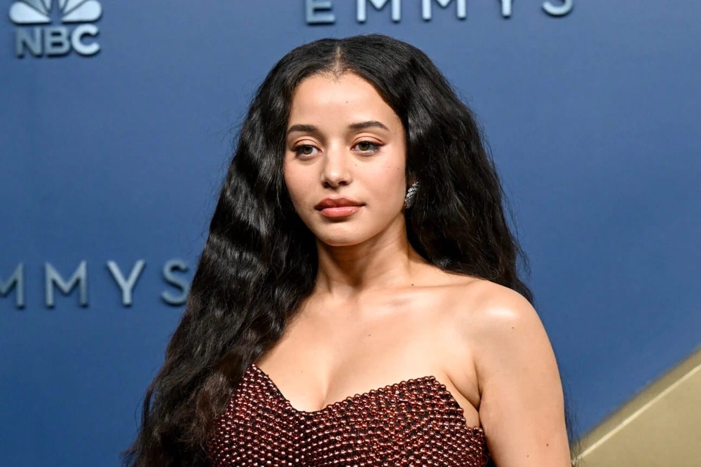 Image from: How These Stars Mastered Subtle Glamour At The 2026 Emmy Awards