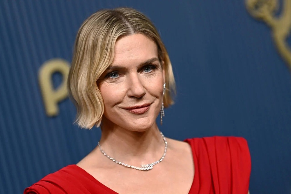 Image from: How These Stars Mastered Subtle Glamour At The 2026 Emmy Awards