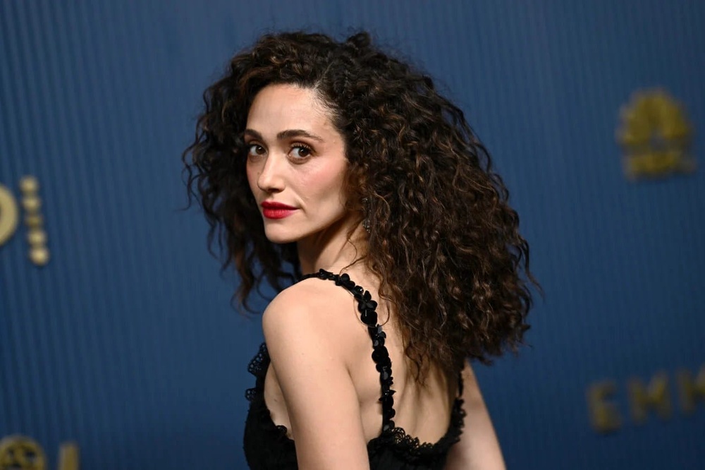 Image from: How These Stars Mastered Subtle Glamour At The 2026 Emmy Awards