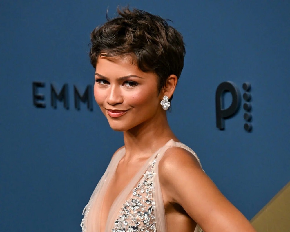 Image from: How These Stars Mastered Subtle Glamour At The 2026 Emmy Awards