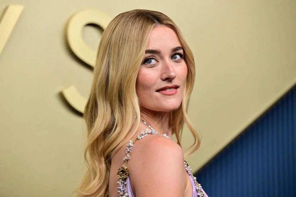 Image from: How These Stars Mastered Subtle Glamour At The 2026 Emmy Awards