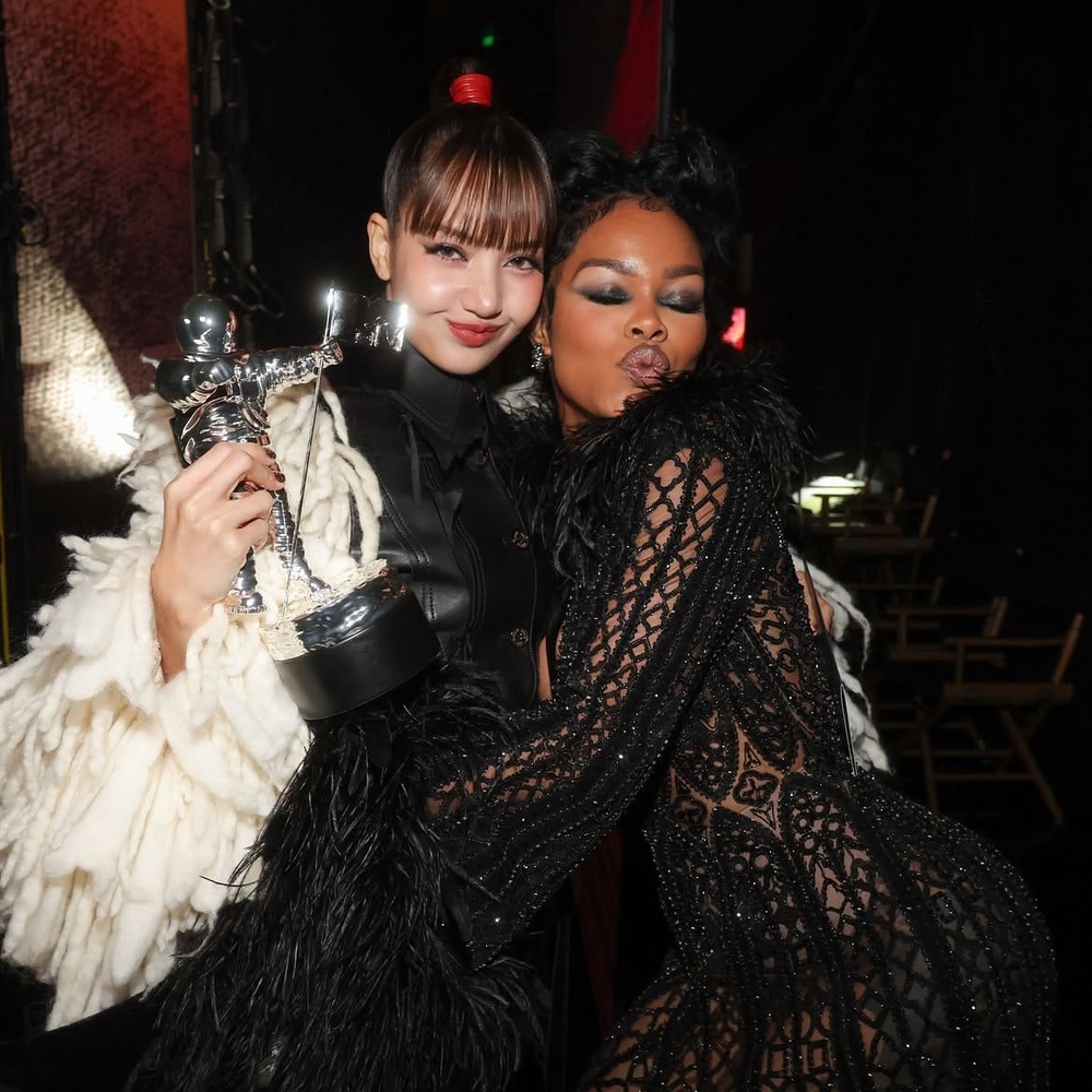 Image from: Baby I’m A Rockstar: Lisa’s Biggest Moments At The 2026 VMAs