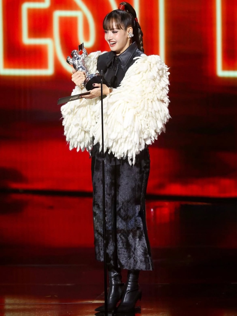 Image from: Baby I’m A Rockstar: Lisa’s Biggest Moments At The 2026 VMAs