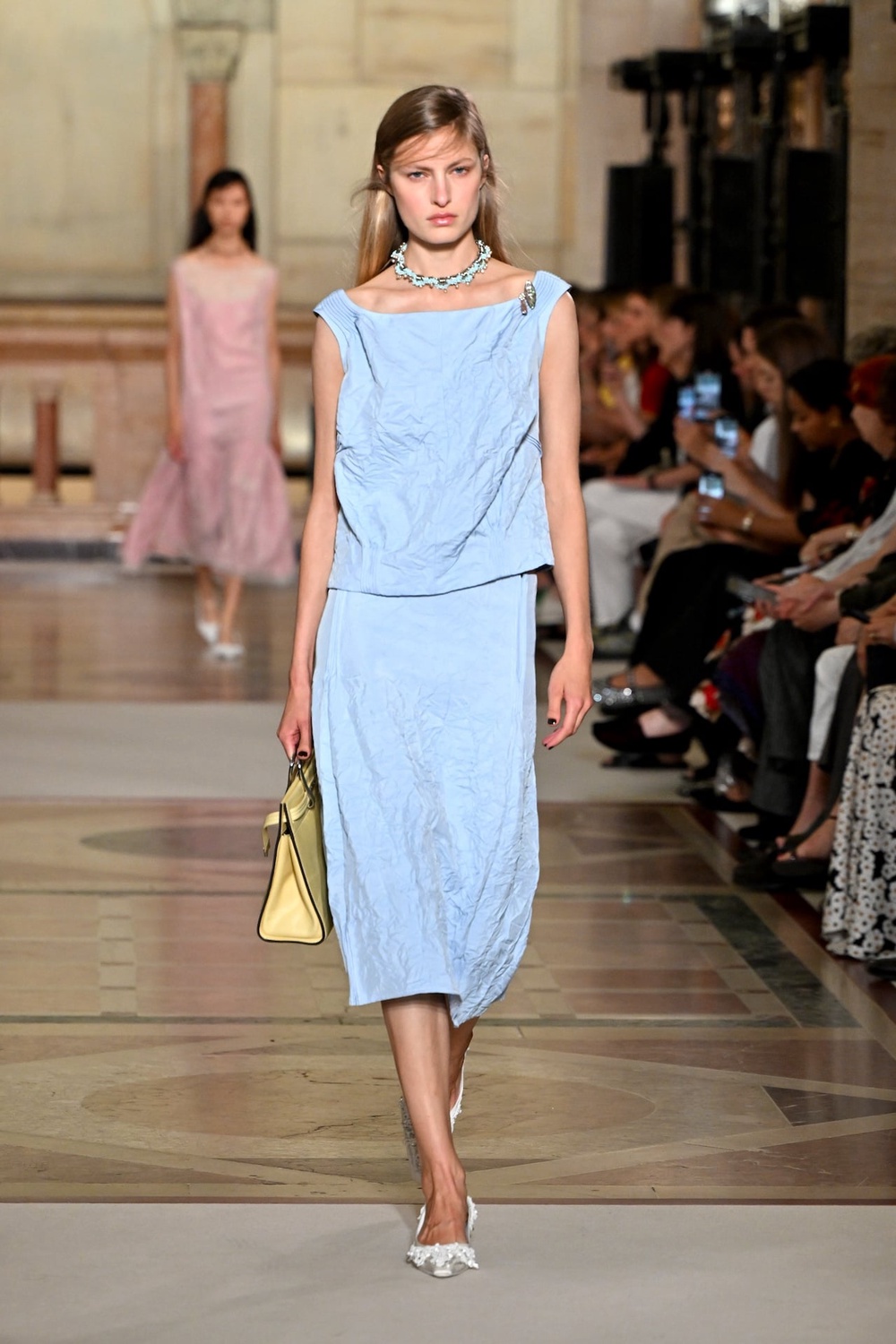 NEW YORK, NEW YORK - SEPTEMBER 15: A model walks the runway at Tory Burch Spring/Summer 2026 during New York Fashion Week at One Hanson Place on September 15, 2025 in New York City. (Photo by Slaven Vlasic/Getty Images for Tory Burch)