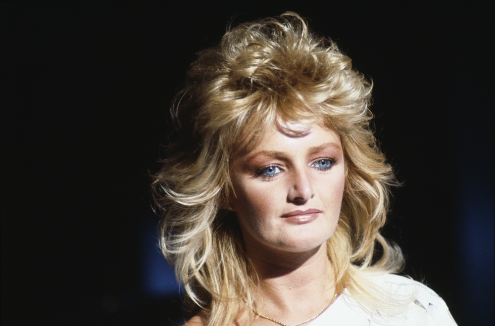 Image from: Iconic Bonnie Tyler Looks We’ll Never Forget, From Leather Jackets to Her Signature Blonde Curls