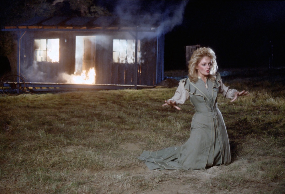Image from: Iconic Bonnie Tyler Looks We’ll Never Forget, From Leather Jackets to Her Signature Blonde Curls