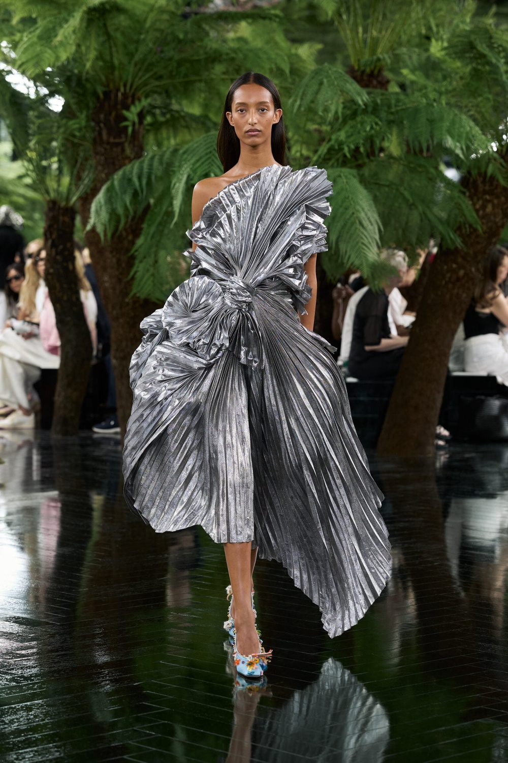 Image from: At Dior Haute Couture 2026/27, Jonathan Anderson Shapes Fashion Into Sculpture