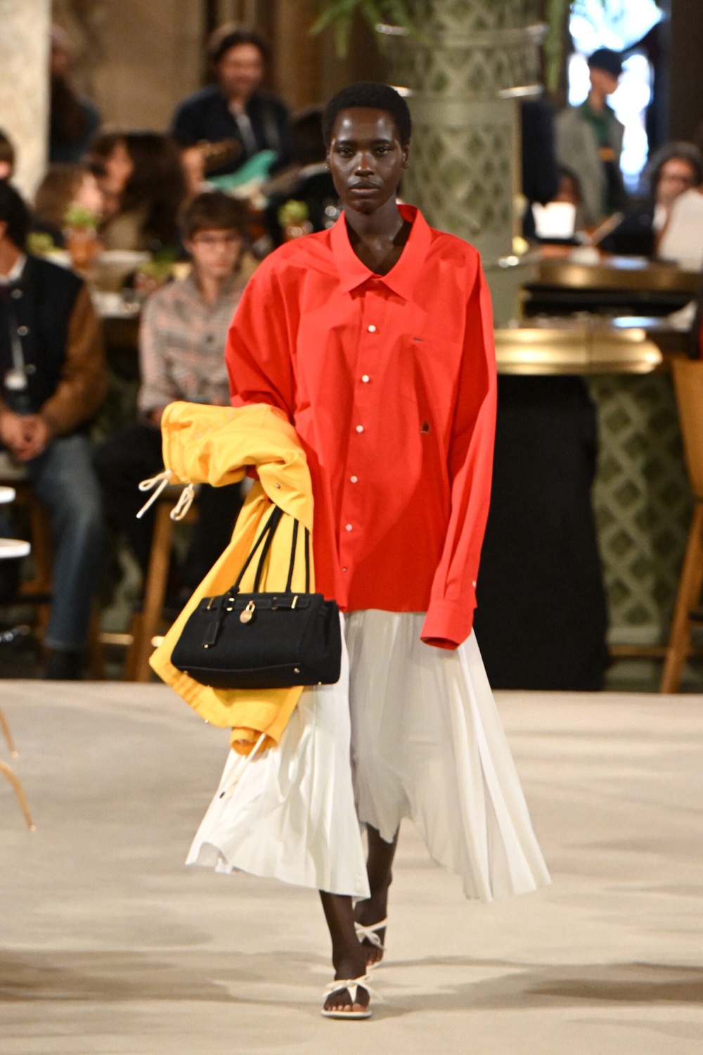 Image from: NYFW: Tommy Hilfiger Returns To The Plaza For Spring/Summer 2027