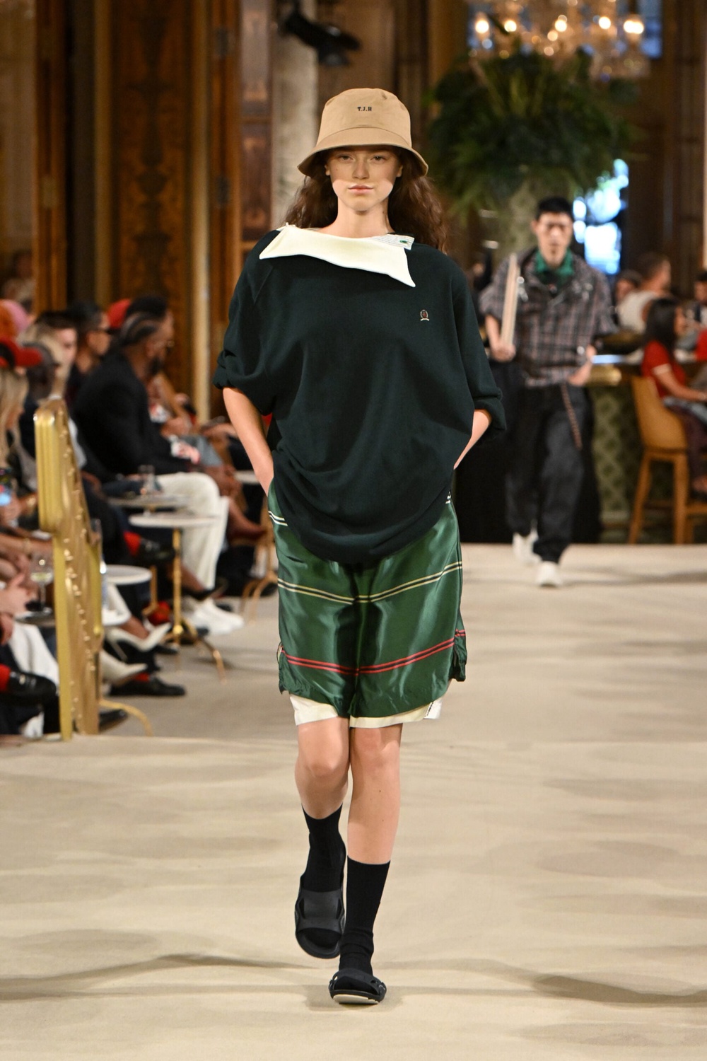 Image from: NYFW: Tommy Hilfiger Returns To The Plaza For Spring/Summer 2027