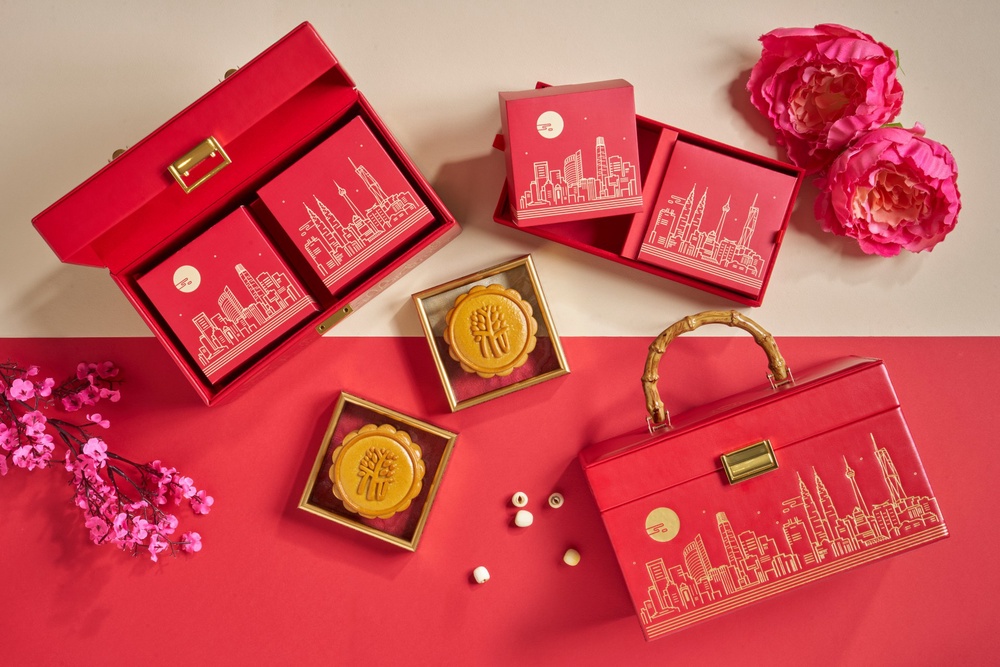 Image from: Take Mooncake Gifting to the Next Level With These Exquisite Mid-Autumn Offerings 