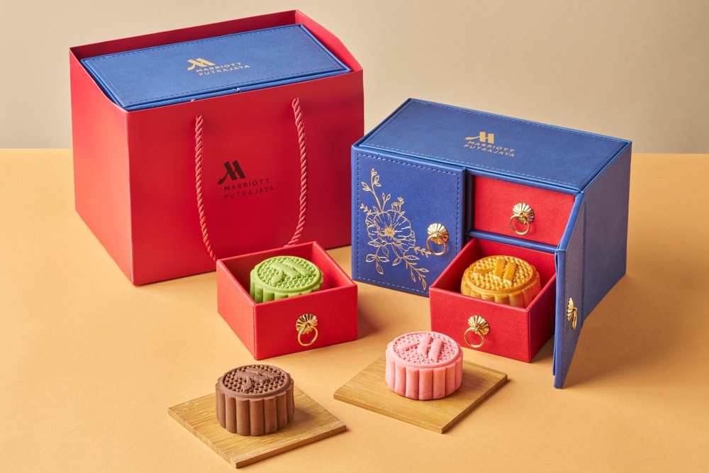 Image from: Take Mooncake Gifting to the Next Level With These Exquisite Mid-Autumn Offerings 