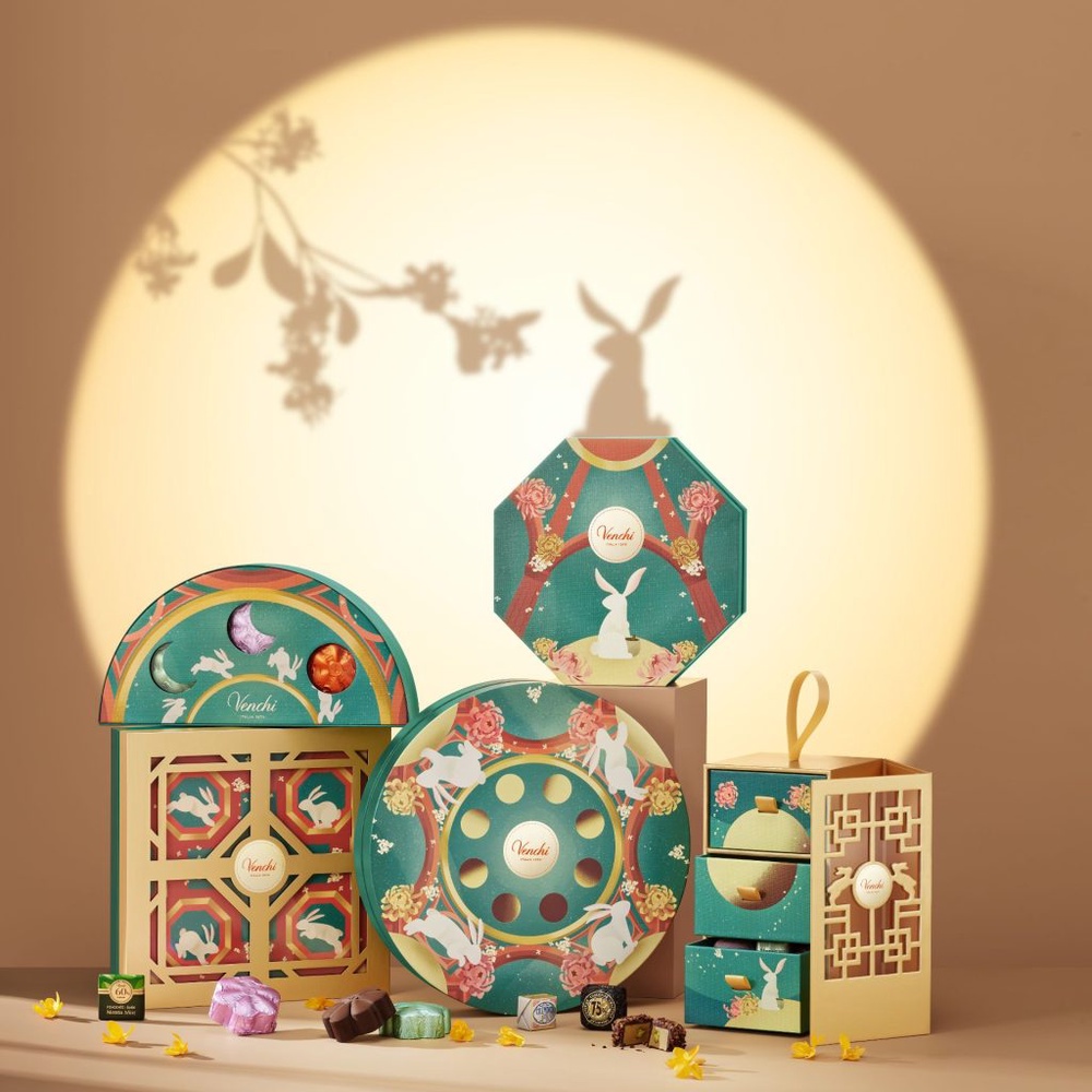 Image from: Take Mooncake Gifting to the Next Level With These Exquisite Mid-Autumn Offerings 