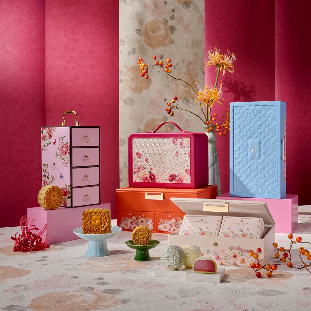 Image from: Take Mooncake Gifting to the Next Level With These Exquisite Mid-Autumn Offerings 