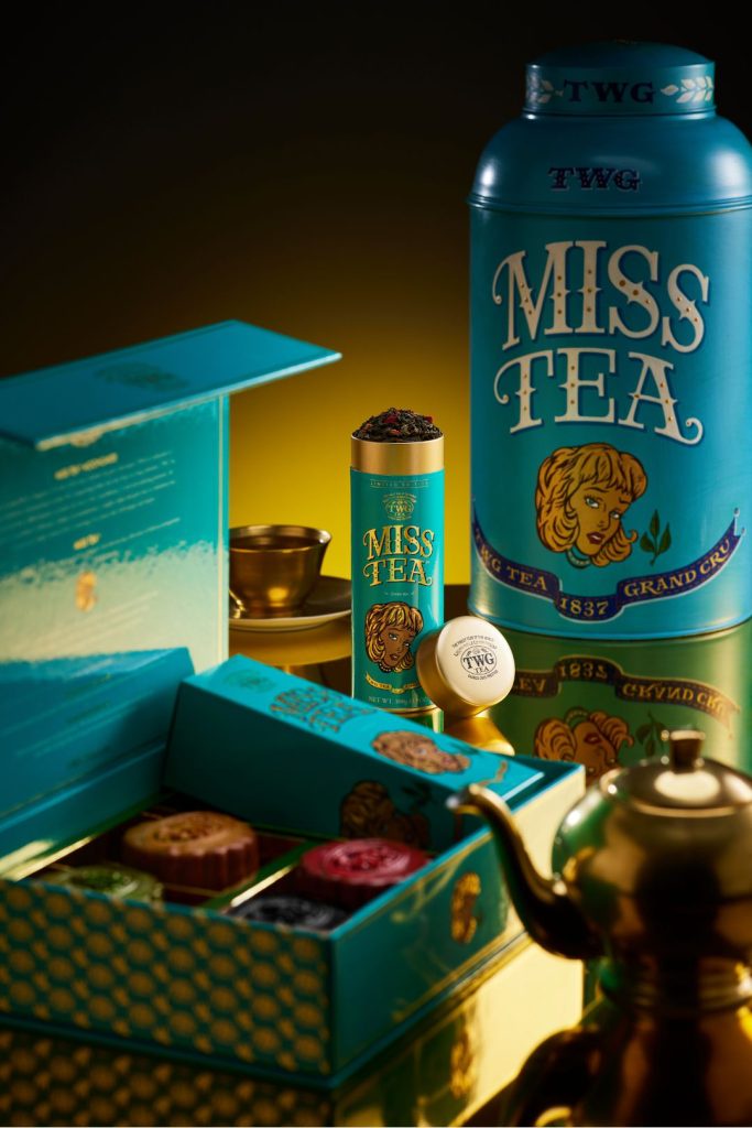 Image from: Take Mooncake Gifting to the Next Level With These Exquisite Mid-Autumn Offerings 