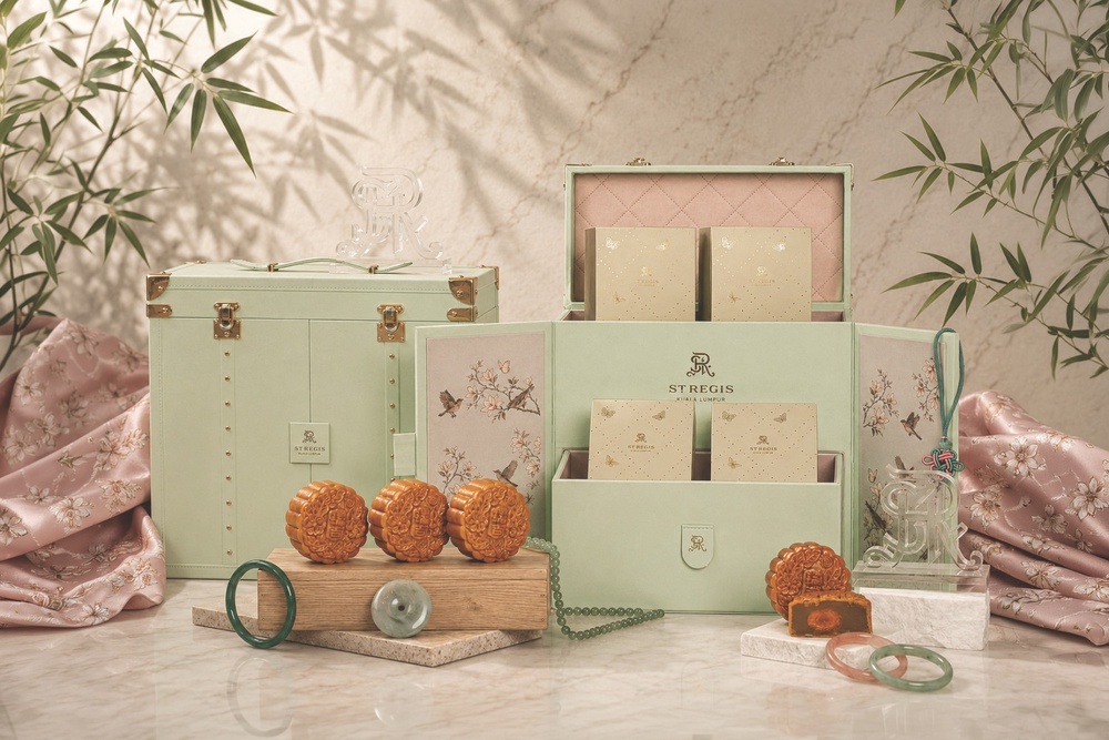 Image from: Take Mooncake Gifting to the Next Level With These Exquisite Mid-Autumn Offerings 