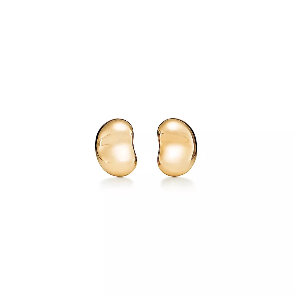 Image from: Teeny Tiny Earrings Are Having a Very Big Moment, As Seen on Jennie, Lisa, Momo, and More