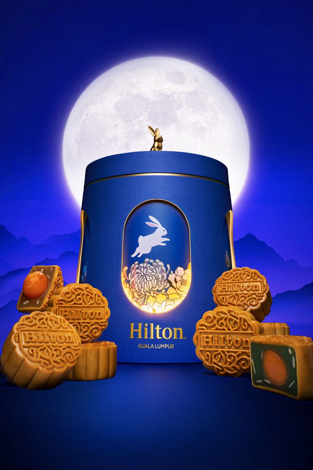 Image from: Take Mooncake Gifting to the Next Level With These Exquisite Mid-Autumn Offerings 