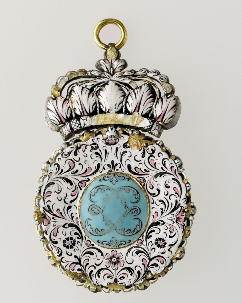Image from: The Van Cleef & Arpels Alhambra Gets a Surprising New Material and Colour: Pink Enamel