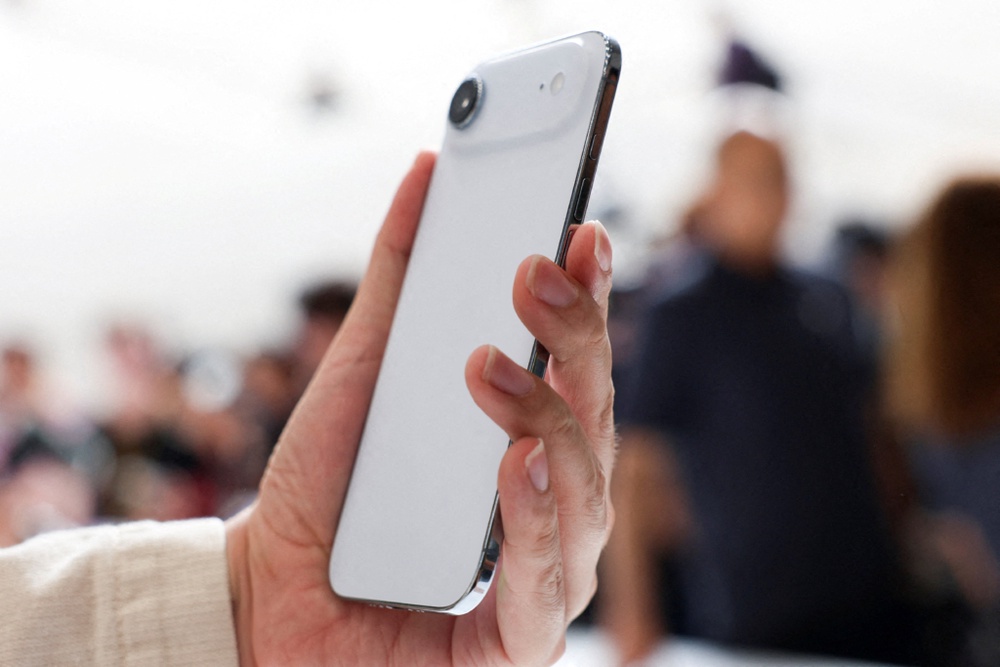 Image from: 爱嫌又爱买 iPhone 17中国预售平台瘫痪!