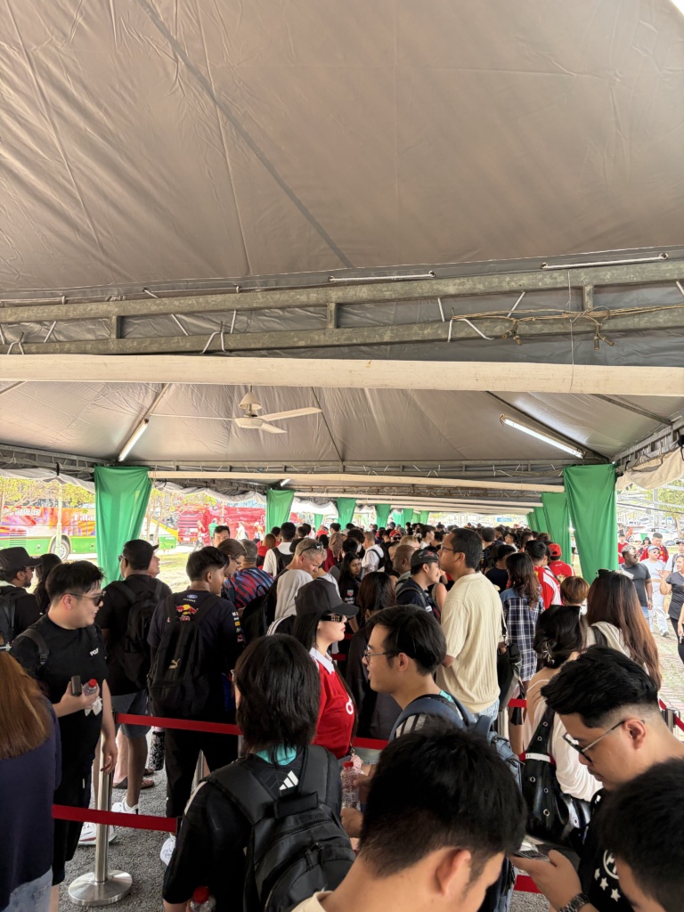 Image from: 雪邦F1首日人潮爆满  场外严重塞车入口大排长龙