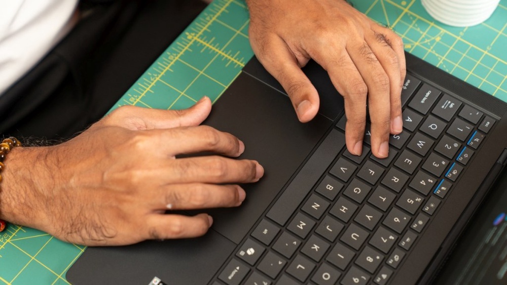 Image from: ASUS ExpertBook Ultra dilancar di Malaysia, laptop ringan 0.99kg, skrin Tandem OLED 3K & Intel Core Ultra X7