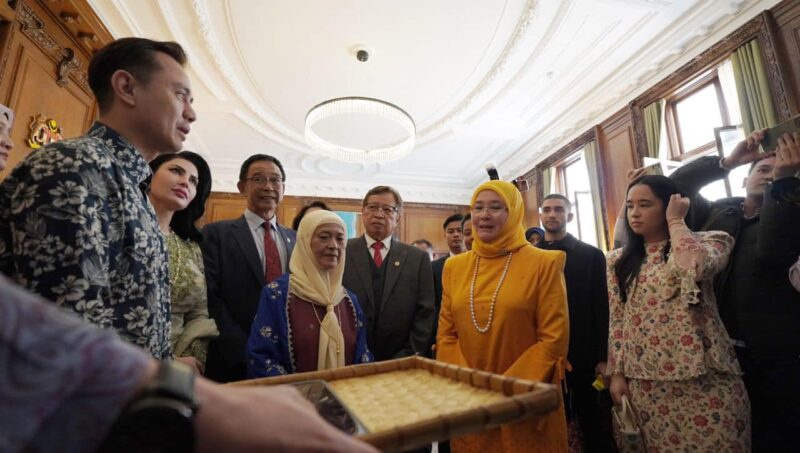 Sarawak Premier, wife witness launch of Malaysia Craft Exhibition in London