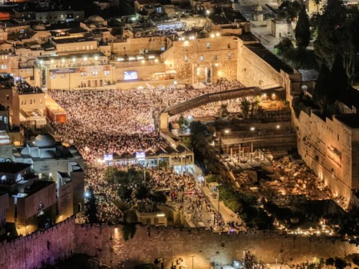 Image from: Ratusan peneroka Israel menyerbu masuk ke Masjid Al-Aqsa, manakala Netanyahu bermegah di bawah Tembok Al-Buraq dengan berkata: “Kami Akan Tetap di Sini.”